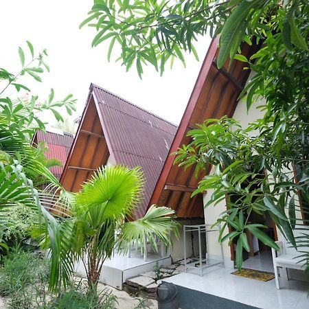 Reddoorz At Ocean 2 Gili Trawangan Hotel Exterior photo